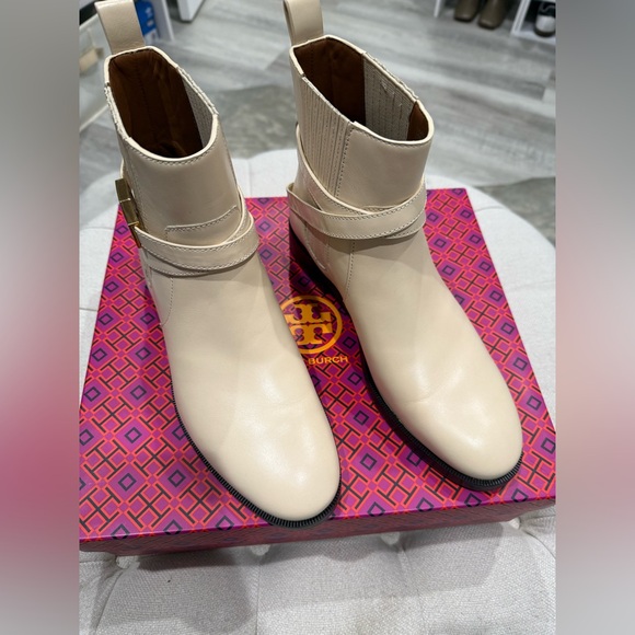 Tory Burch T-HARDWARE CHELSEA BOOT Cream Beige Dulce de Leche 10 Booties - Picture 6 of 10